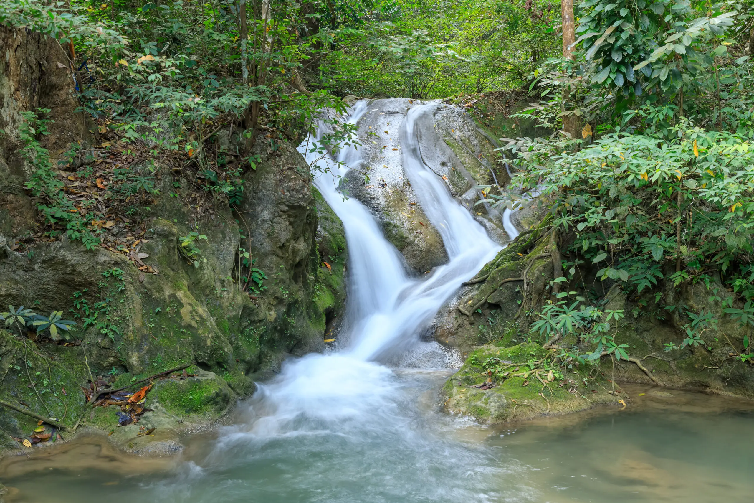 San Carlos, Antioquia: Cascadas Naturales y Piscinas de Río - Alquiler de Autos Medellín