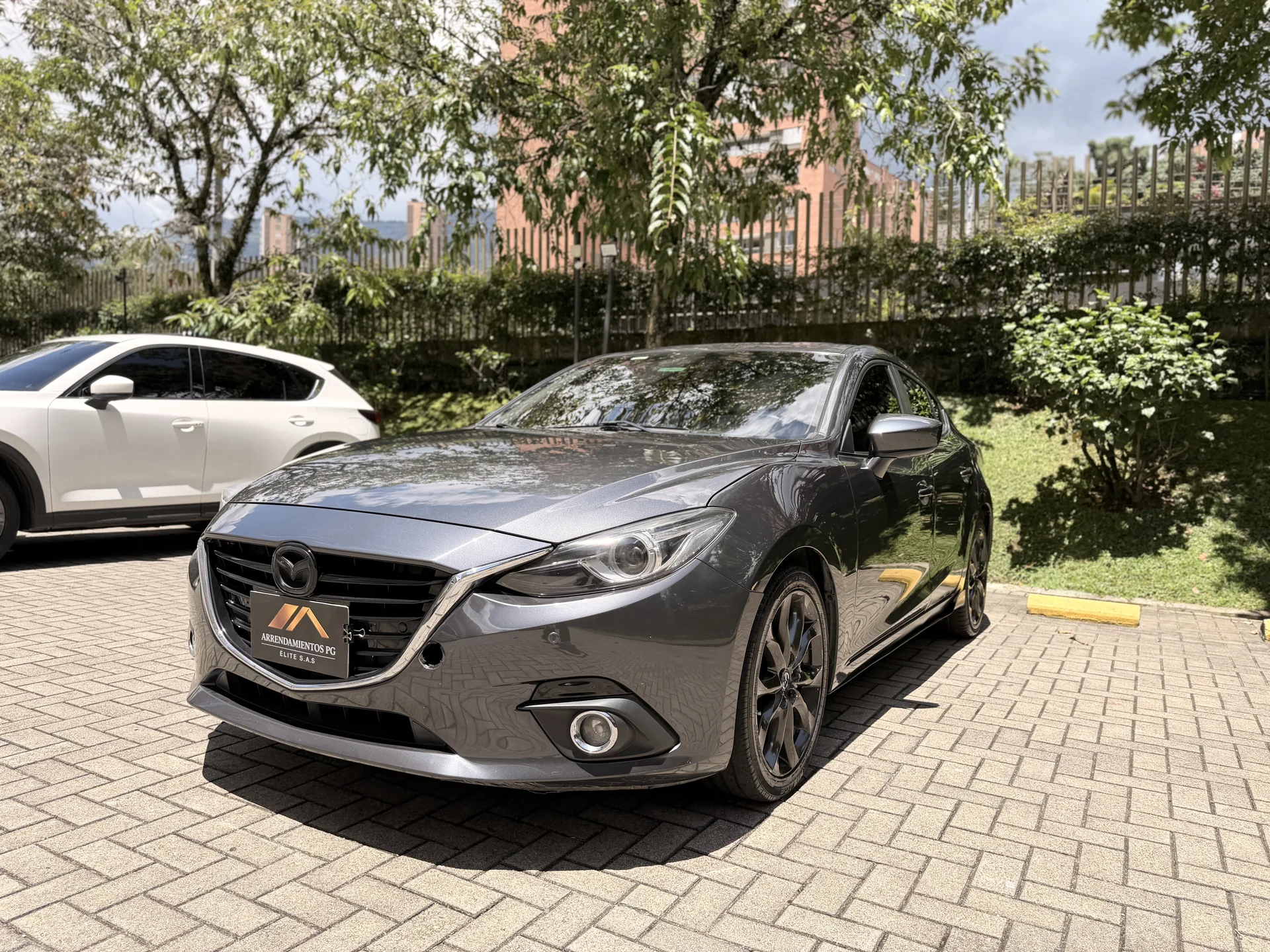 Alquiler Mazda 3 Grand Touring en Medellín