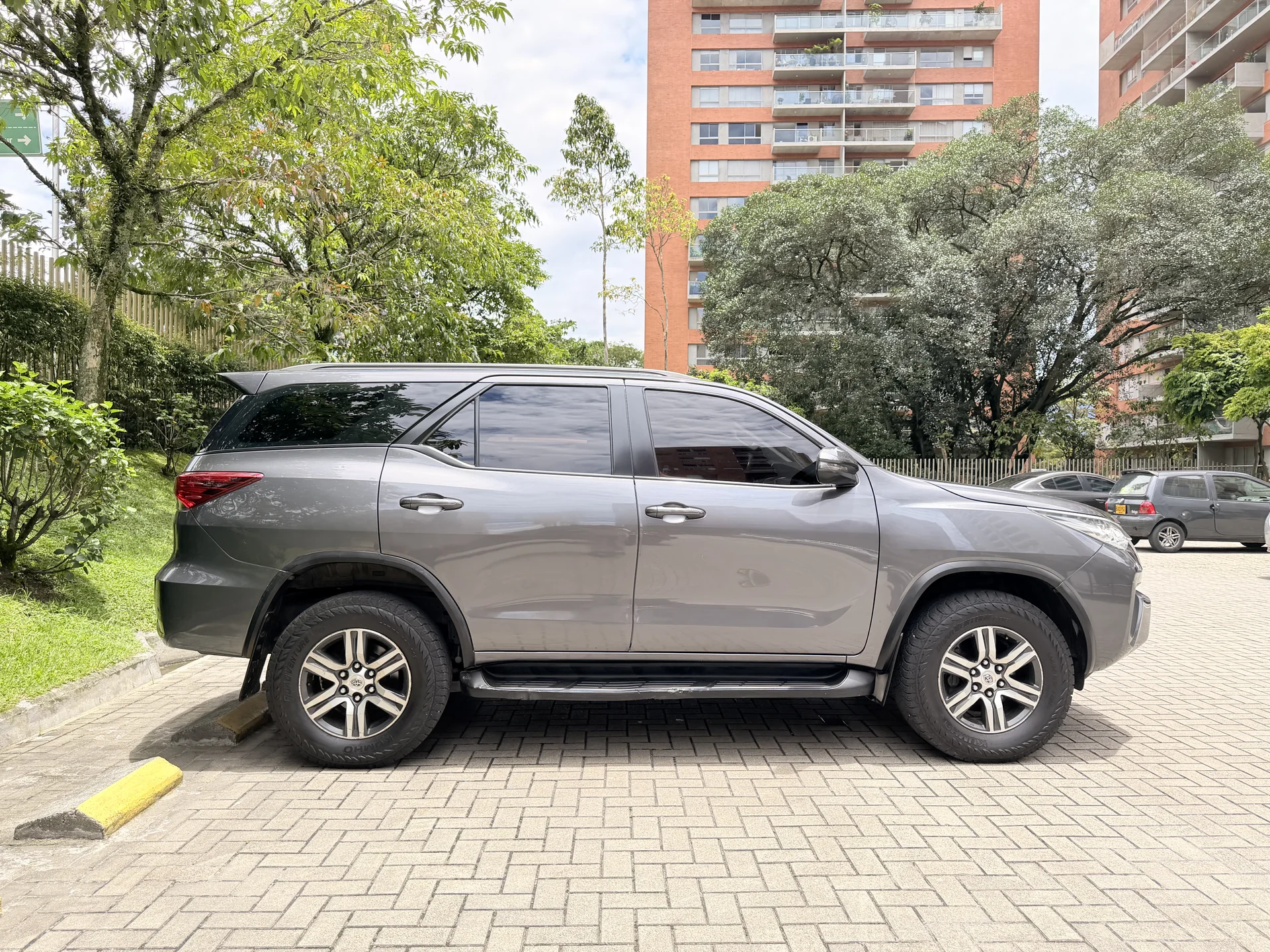 Toyota Fortuner Diesel foto 4
