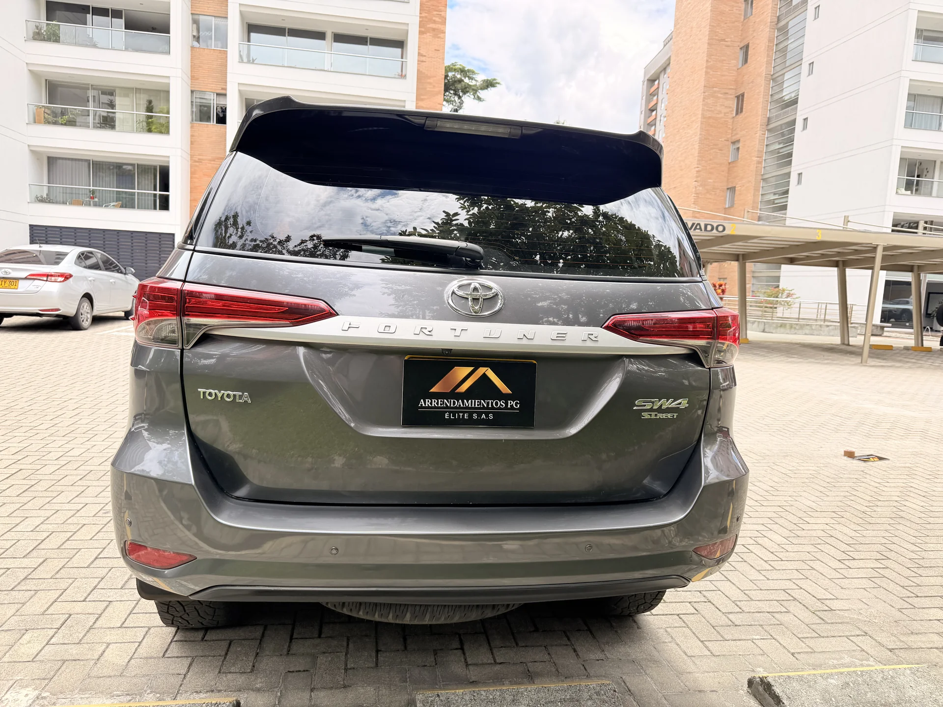 Toyota Fortuner Diesel foto 11