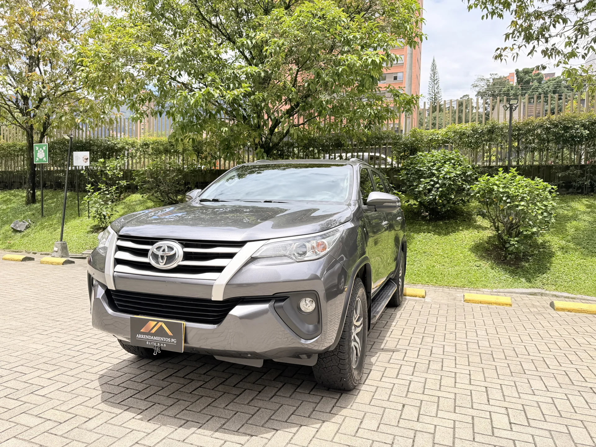 Alquiler Toyota Fortuner Diesel en Medellín