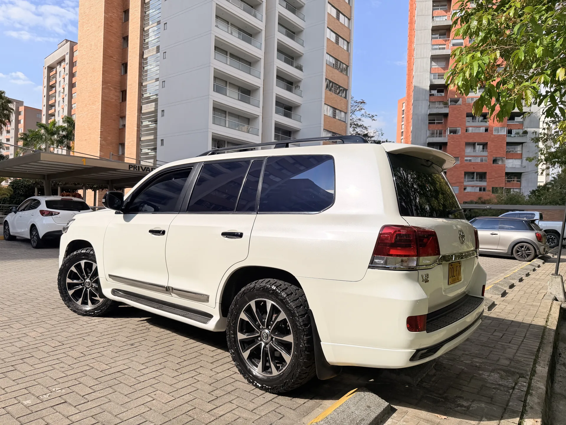 Alquiler Toyota Sahara Blindada en Medellín - Foto 1