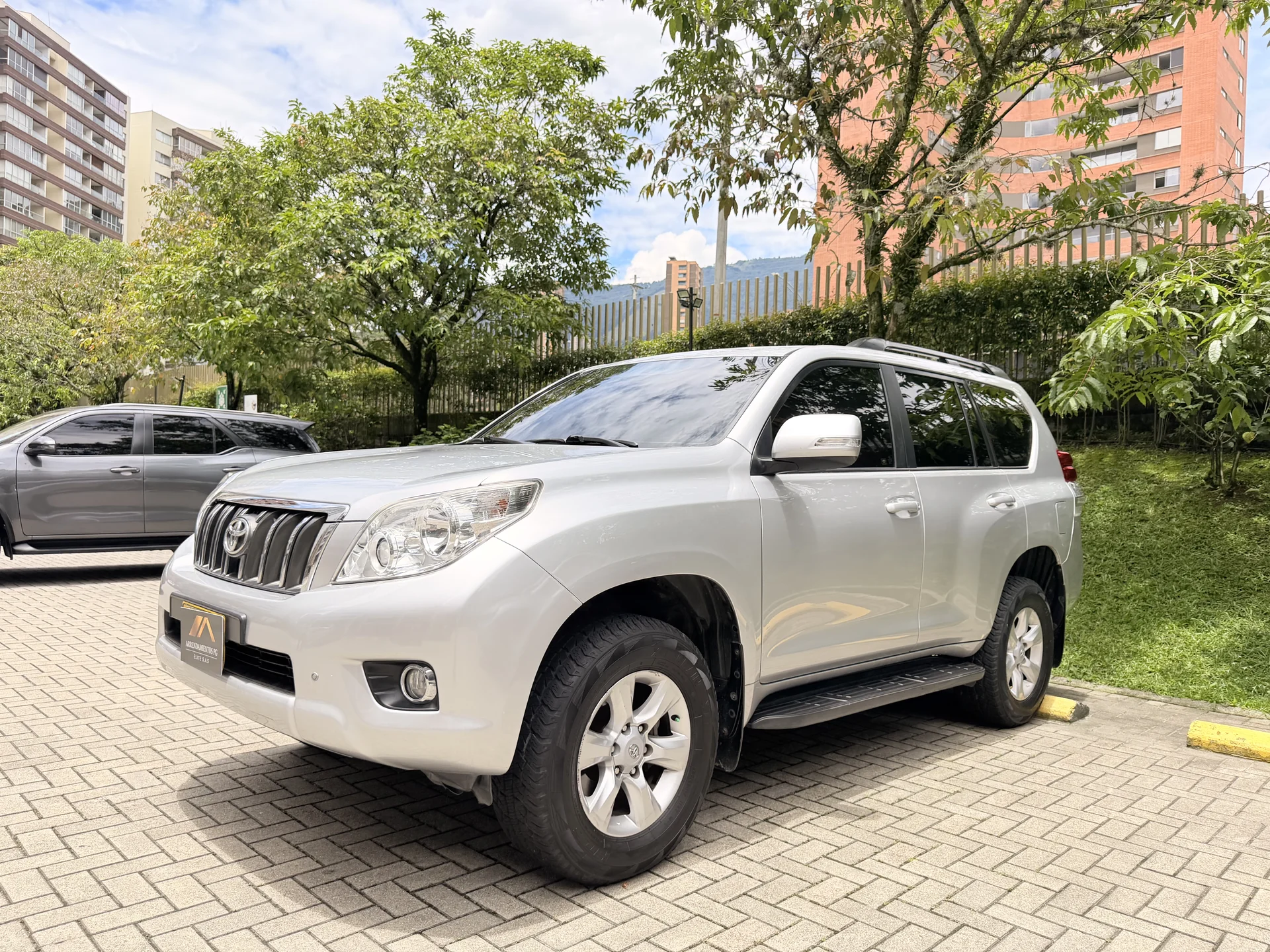 Alquiler Toyota Land Cruiser Prado TXL en Medellín